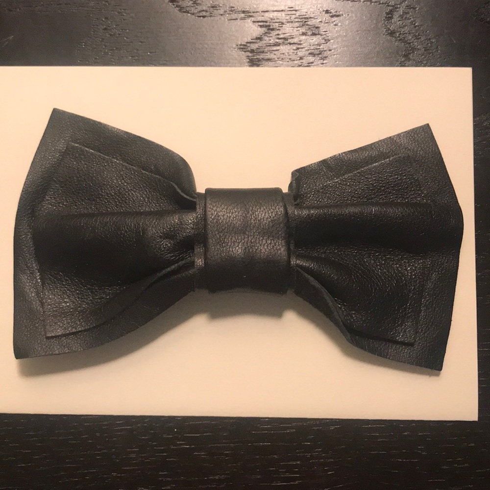 Genuine leather hair clip bow